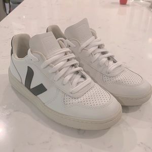 Veja 10 Black and White Sneakers Size 36/6